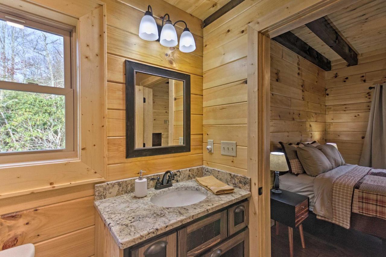 Hilltop Cabin On 5 Acres With Hot Tub And Waterfall! Брайсън Сити Екстериор снимка