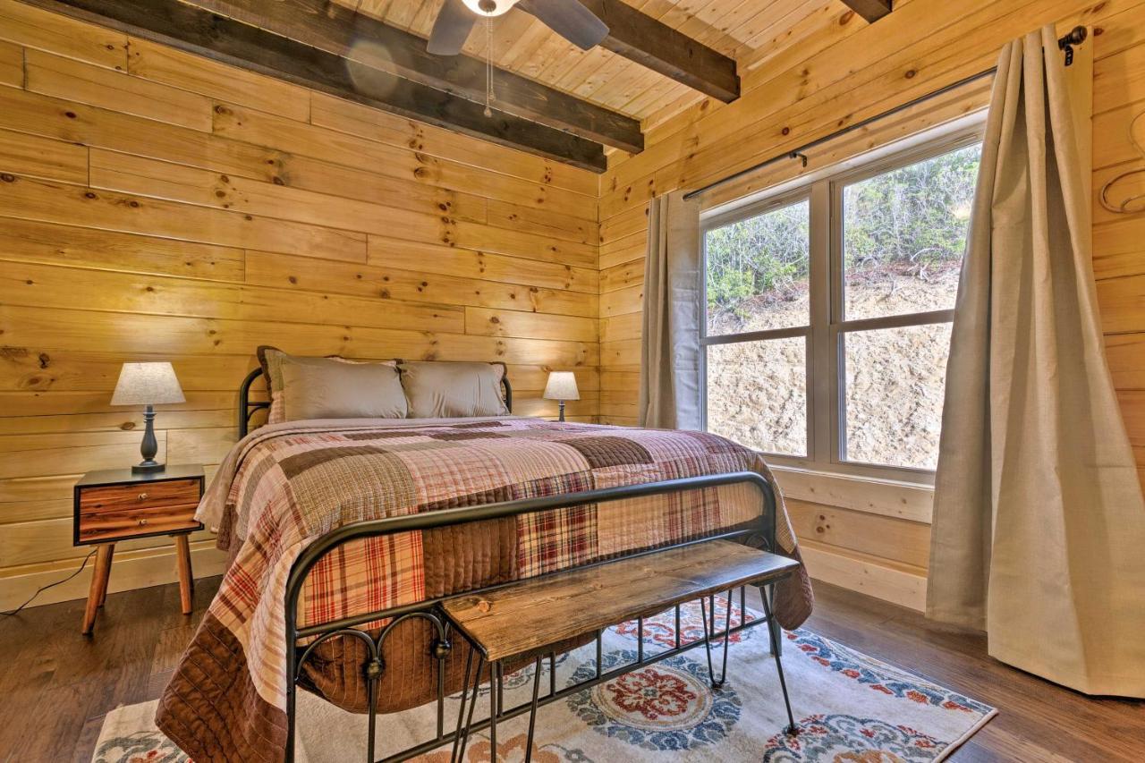 Hilltop Cabin On 5 Acres With Hot Tub And Waterfall! Брайсън Сити Екстериор снимка